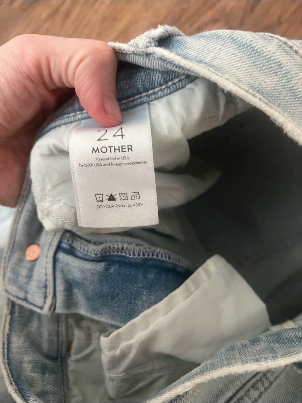 Light Wash Distressed Women's Jeans - Picture 7 of 11